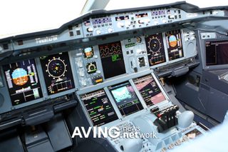 Illustration for article titled Korean Air Shows off its A380 Cockpit and Interiors After its Maiden Voyage